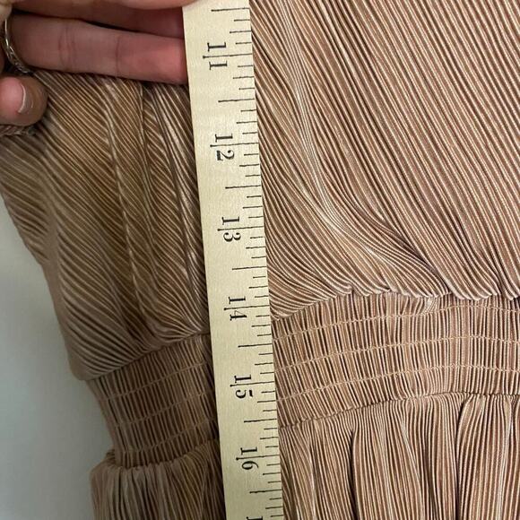 Skies Are Blue Champagne Short Sleeve Tiered Flowy MIDI Dress Size Medium - Picture 13 of 15